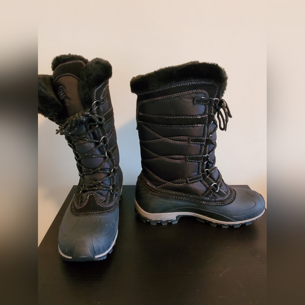 Very comfy water proof snow boots